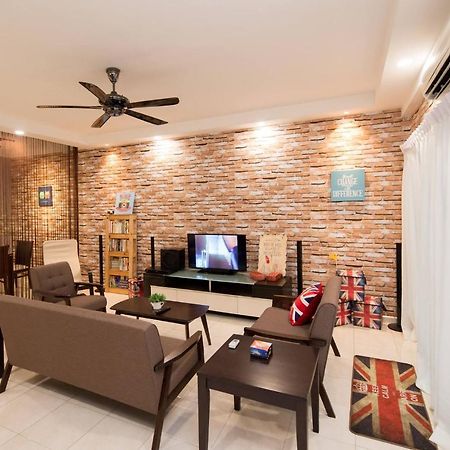 Skudai Homestay Pulai Perdana Near Utm Jpo And Taman Universiti Kampung Kangkar Pulai Exterior photo